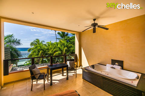 Allamanda Balkon mit Meerblick