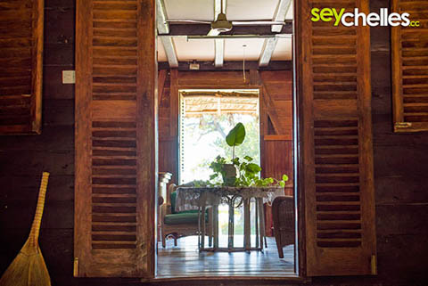 ein blick in das alte plantation house im l´union estate