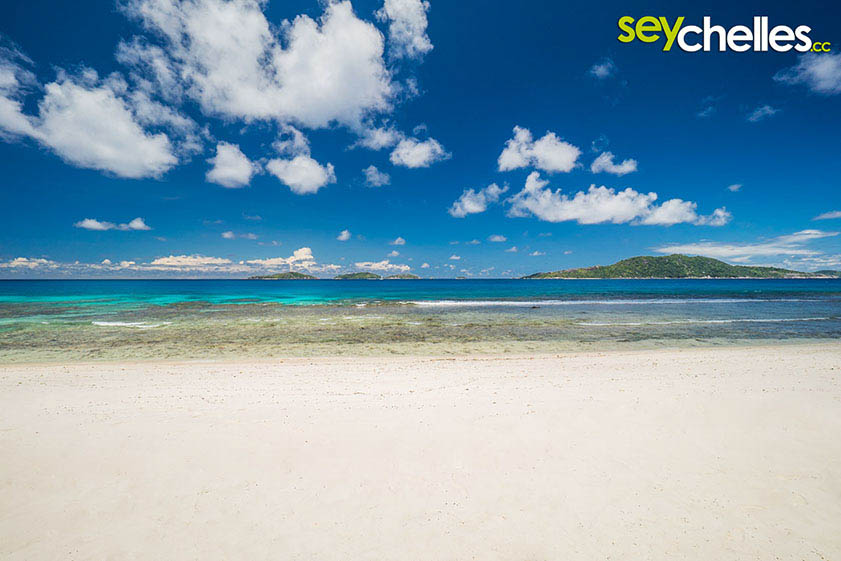 deserted beach anse gaulettes on la digue